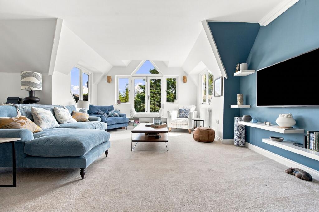 Apartment in Windsor - View 3