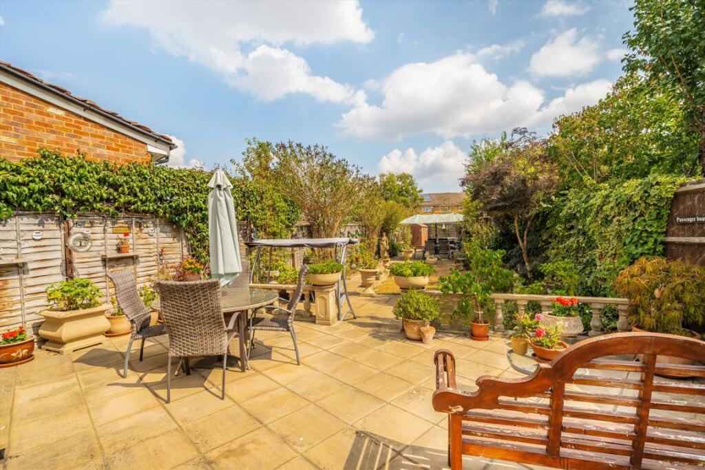 House in Twickenham - More