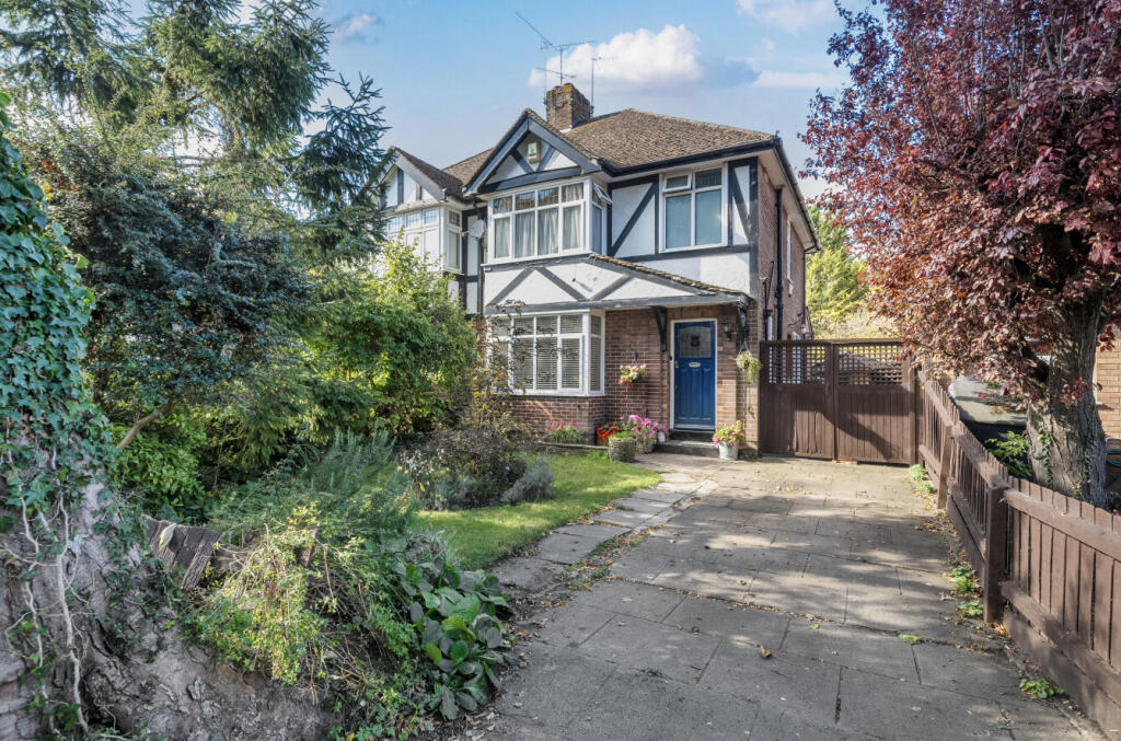 Main image of property: Canesworde Road, Dunstable, Bedfordshire