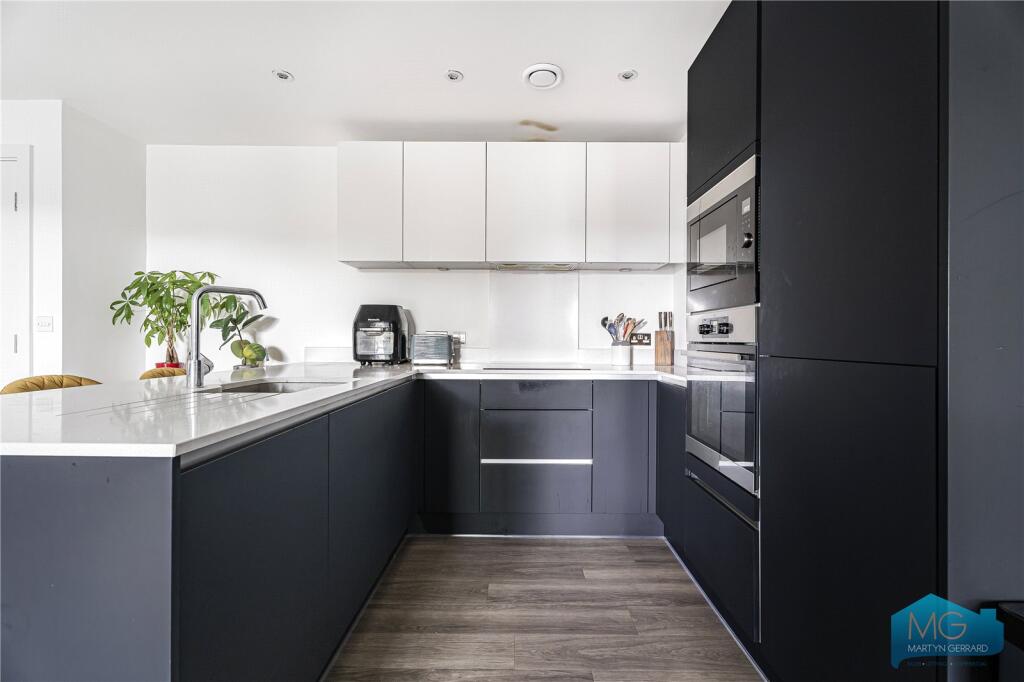 Apartment in London, Winchmore Hill, Edmonton - View 4
