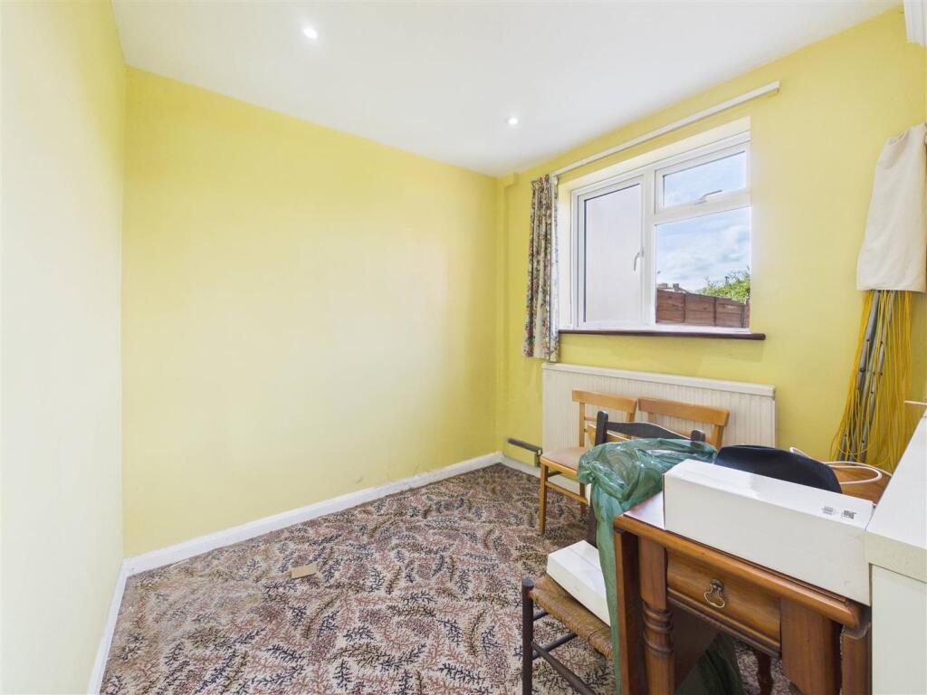 Ambleside Avenue, Walton-on-Thames – pohled 6
