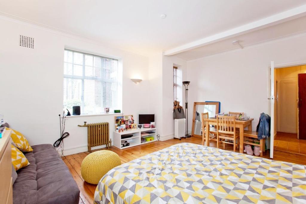 Main image of property: Gilling Court , Belsize Grove, NW3 4UY