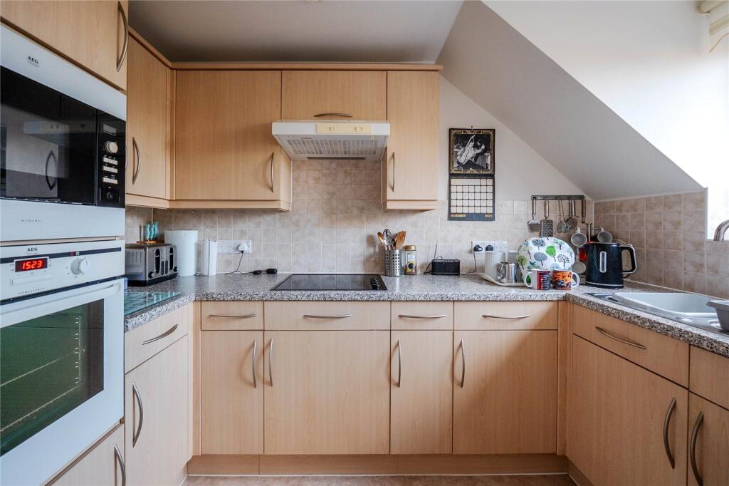 Eden Court, Bletchley, MK2 photo 2