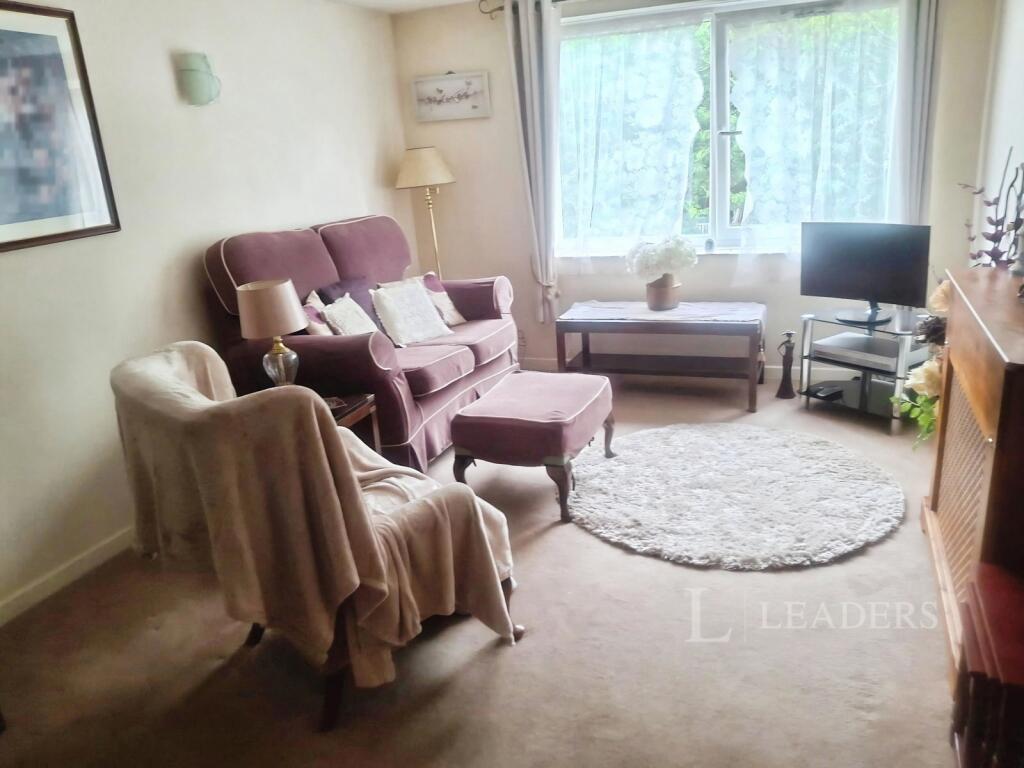 Apartment in Eastbourne, East Sussex - View 2