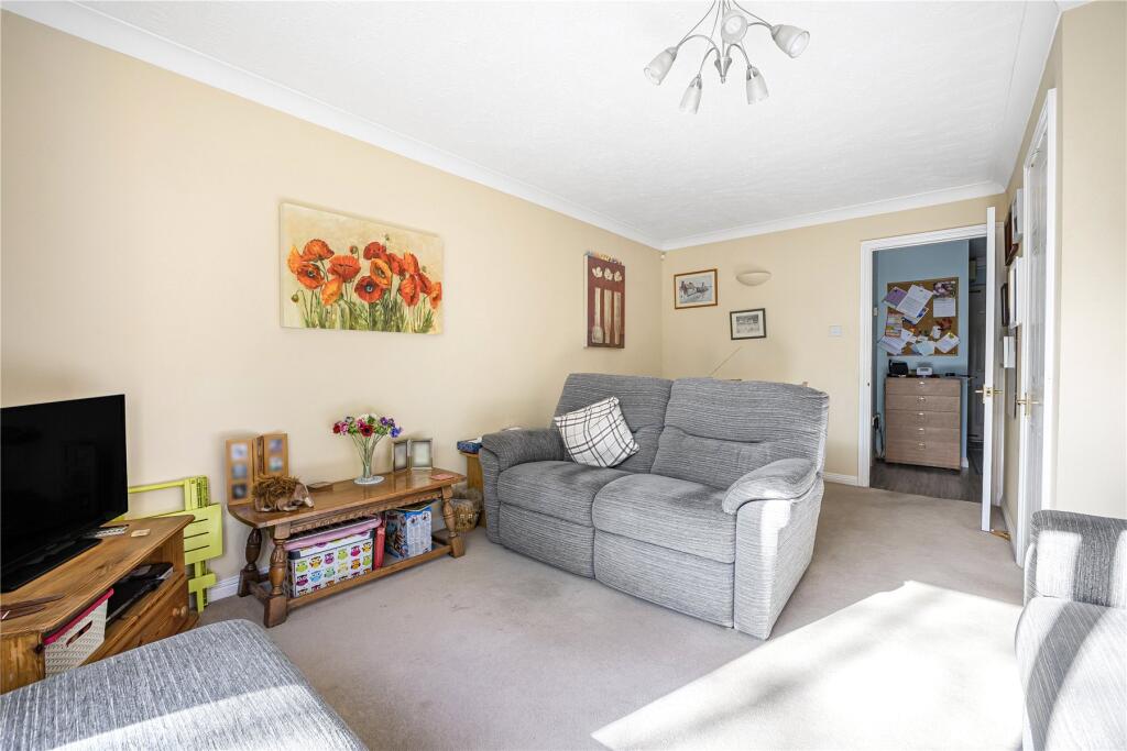 Percheron Drive, Knaphill, Woking, Surrey, GU21 photo 3