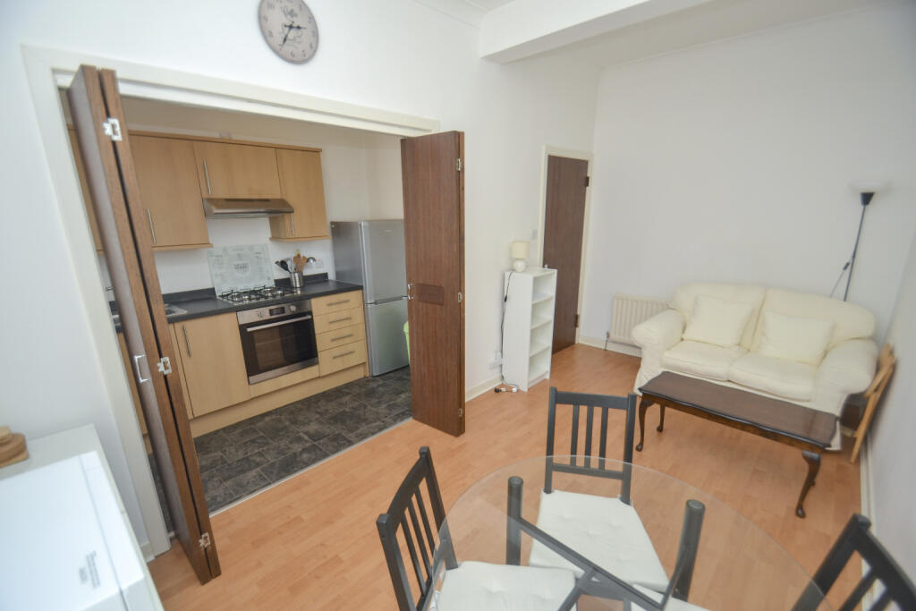 Apartment in Glasgow, New Cathcart, Cathcart - View 3