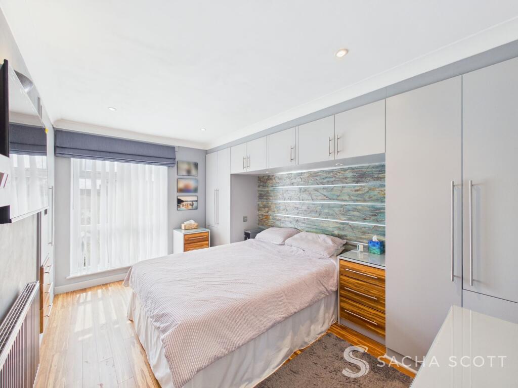 Chetwode Road, Tadworth, KT20 photo 4