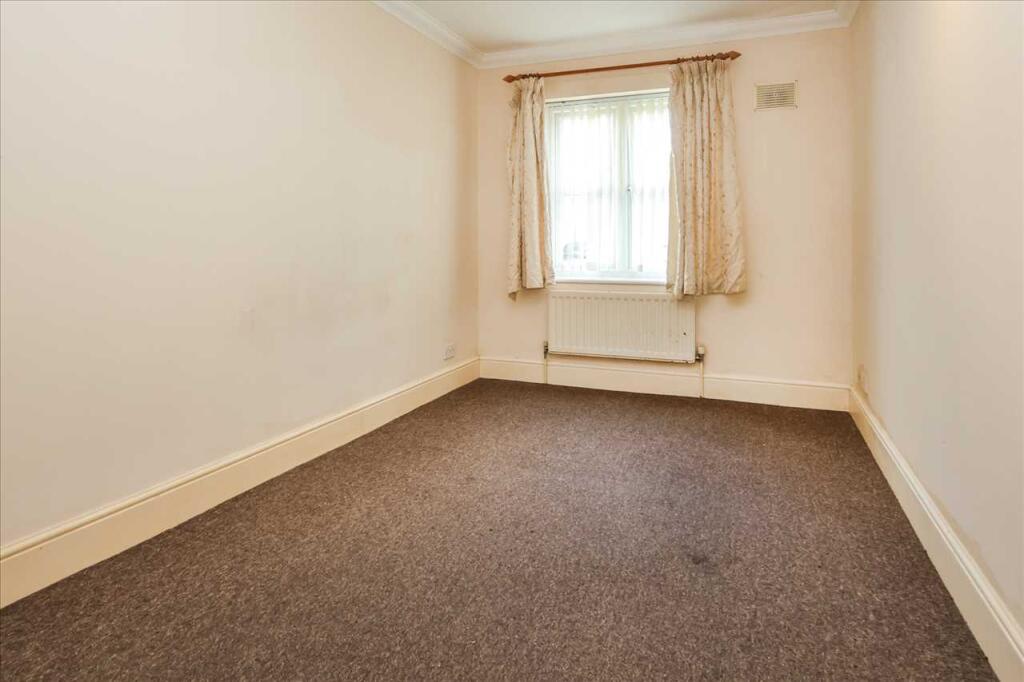 Browns Court, Bower Way, Cippenham photo 4