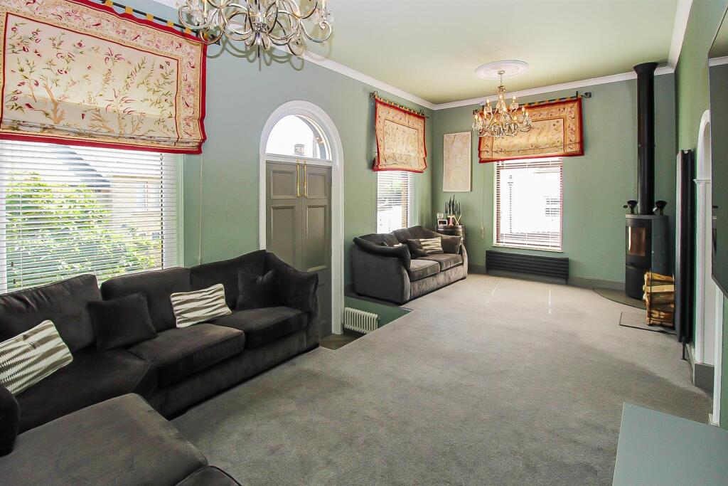 House in Kirklees, Combs, Thornhill Lees - View 5