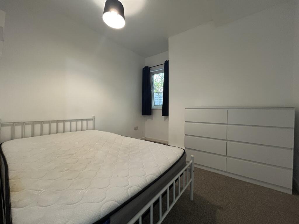 Apartment in Cardiff, Adamsdown - View 5