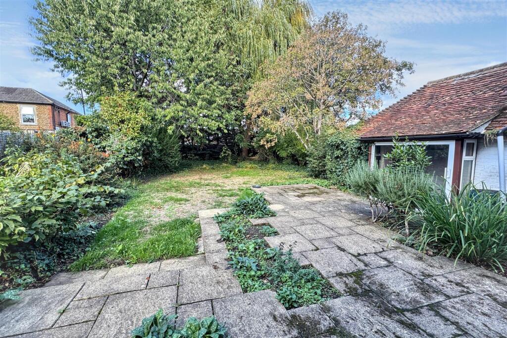 House in Waverley, Frith Hill, Godalming - View 4