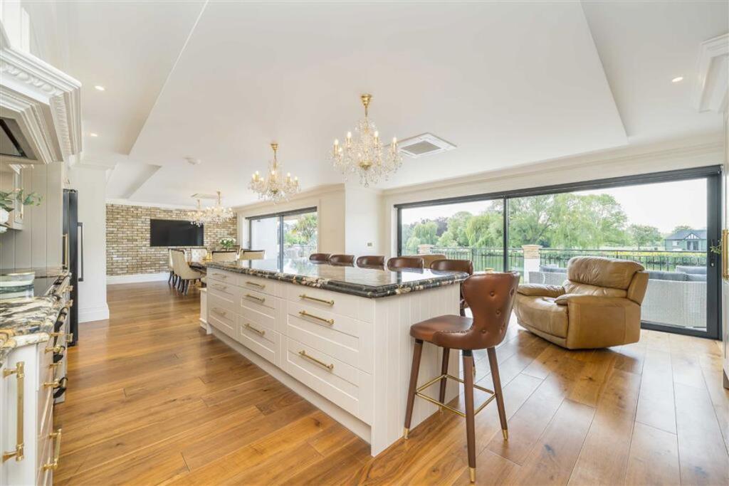 House in Wraysbury, Windsor and Maidenhead - View 3
