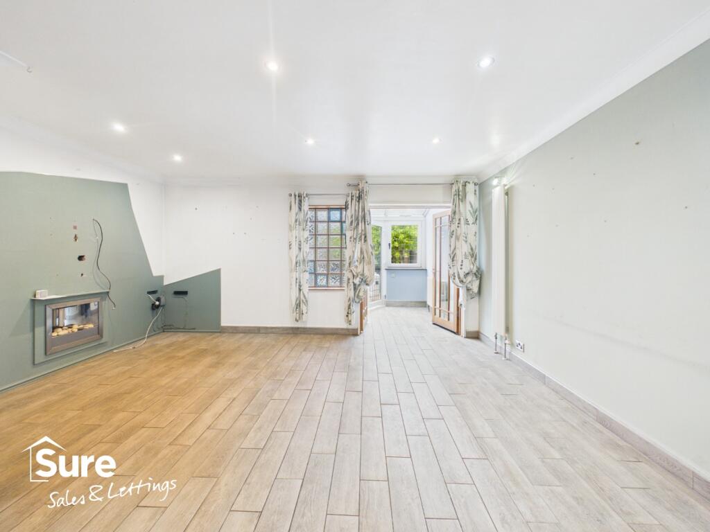 Main image of property: Brambling Rise, Hemel Hempstead, Hertfordshire, HP2 6DT