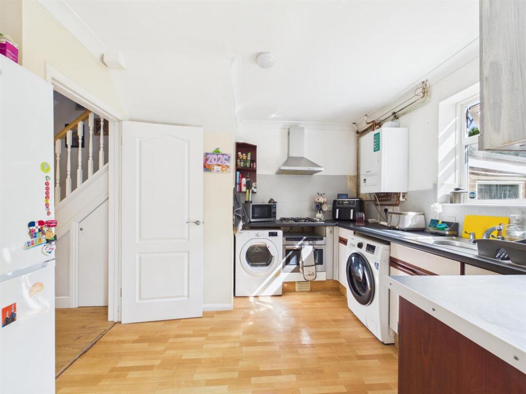 House in Croydon - View 4