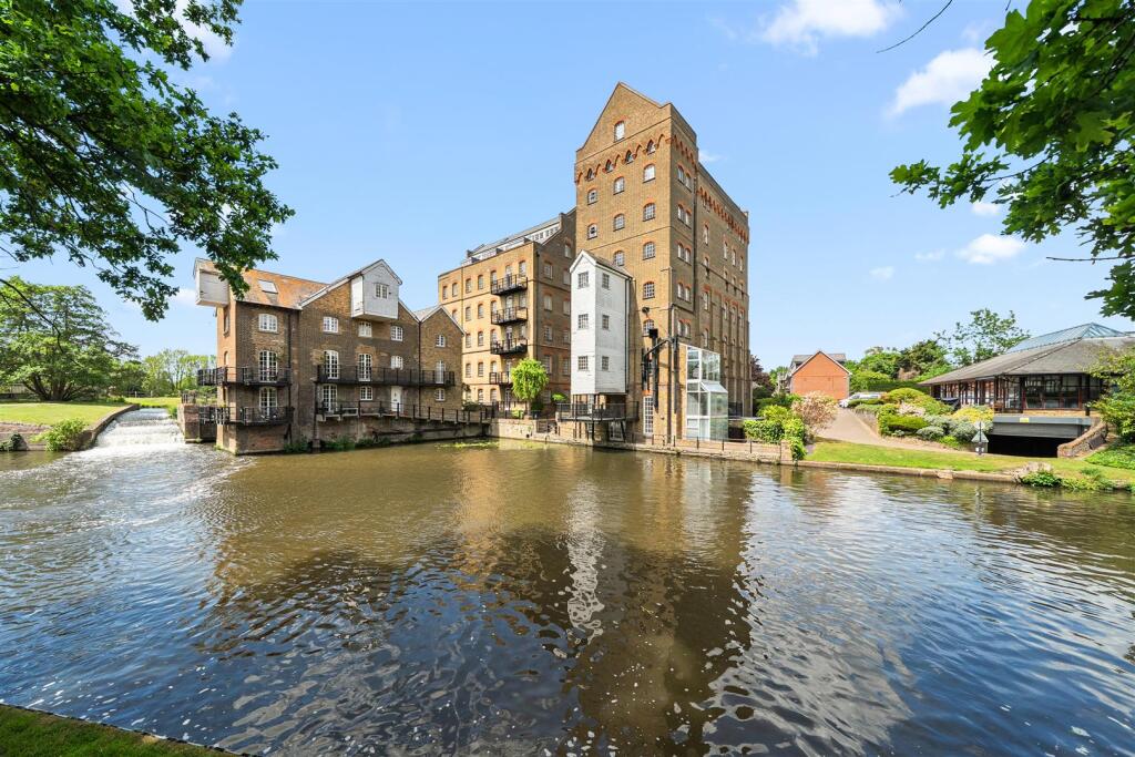 Main image of property: Coxes Lock, Addlestone