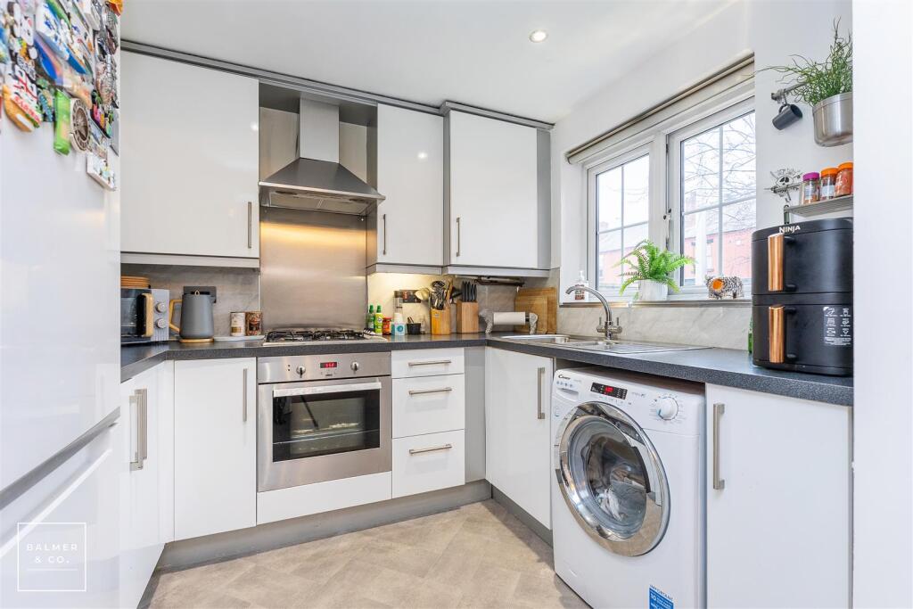 Brentwood Grove, Leigh, WN7 photo 3
