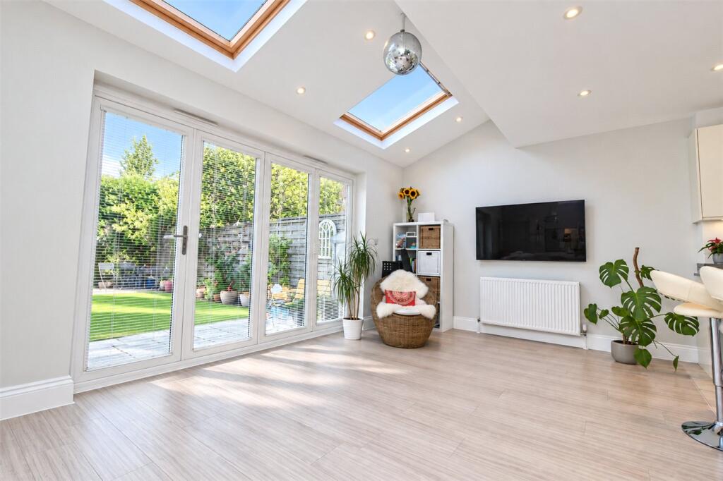Maple Avenue, Leigh-on-Sea, Essex, SS9 photo 4