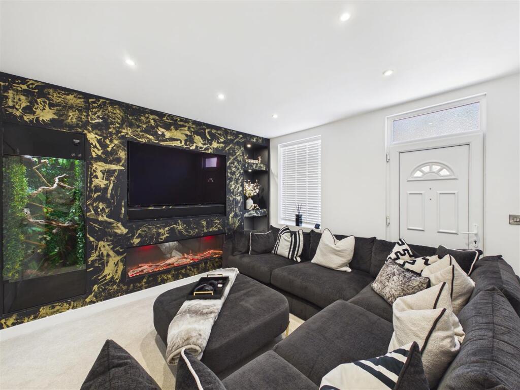 House in North East Derbyshire, Dronfield - View 5