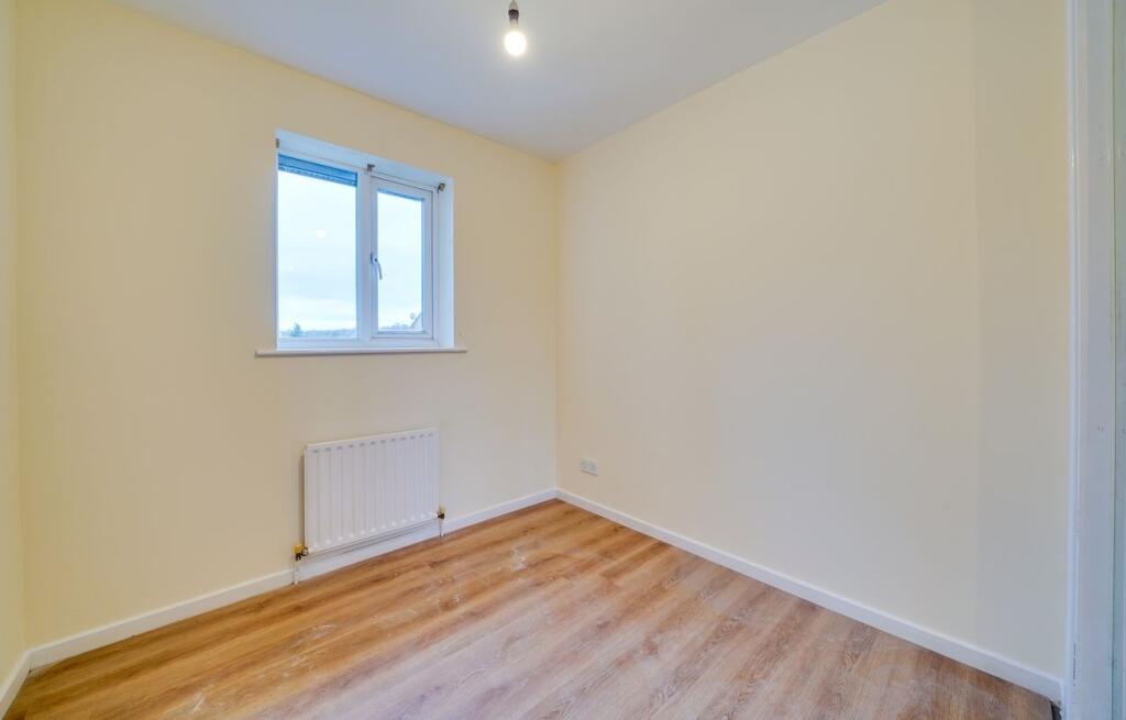 Apartment in Royston - View 5