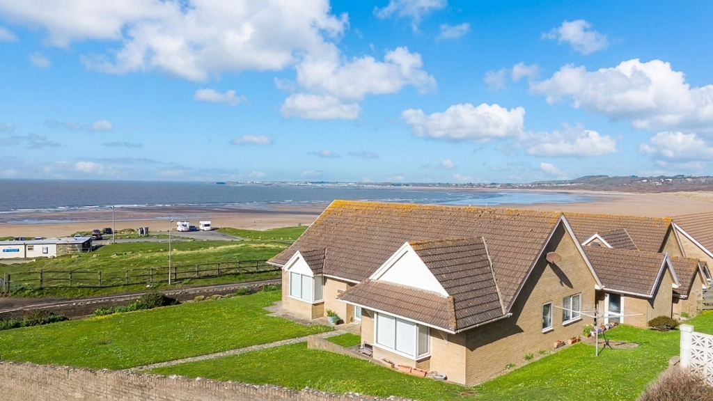 3-bed detached on 38 Seaview Drive, Ogmore-By-Sea, The Vale of Glamorgan CF32 0PB, £650,000