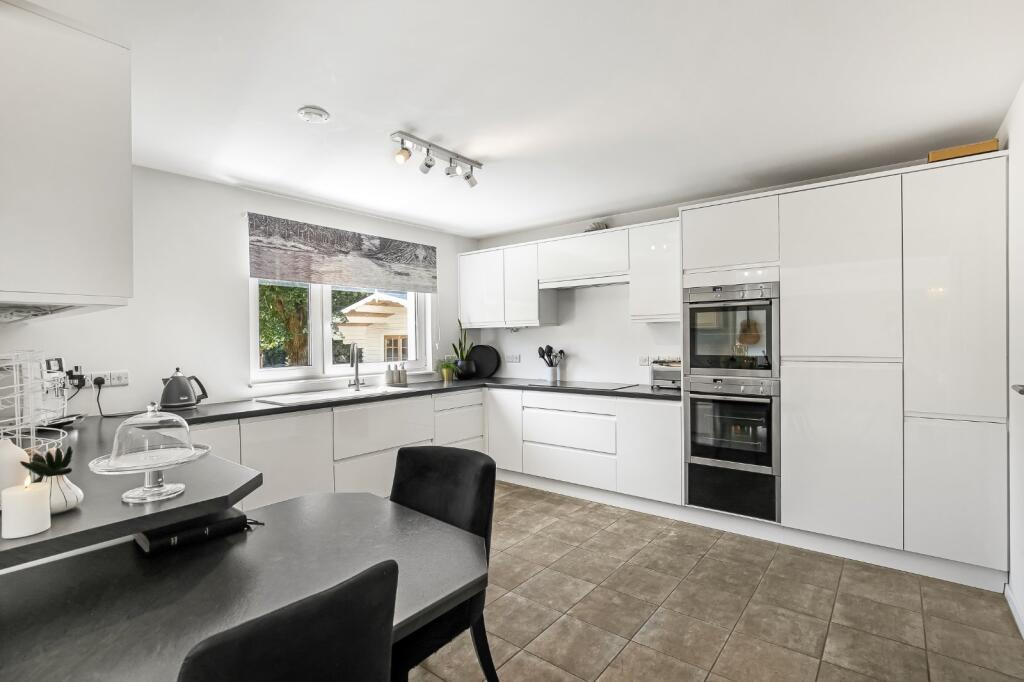 House in Salisbury, Winterbourne - View 3