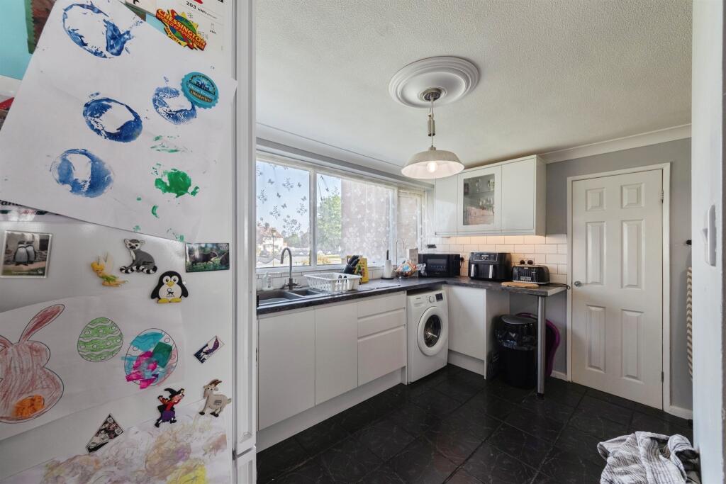 Moordown Avenue, SOLIHULL photo 5