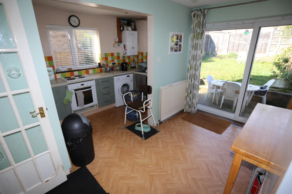 Oak Way, Woodley, RG5 photo 3