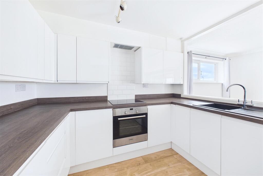 Apartment in Clevedon, West End - View 5