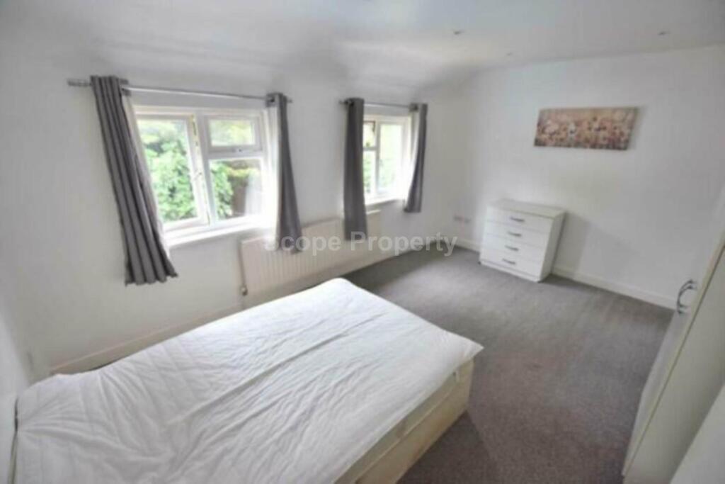 Main image of property: Basingstoke Road, Reading, RG2