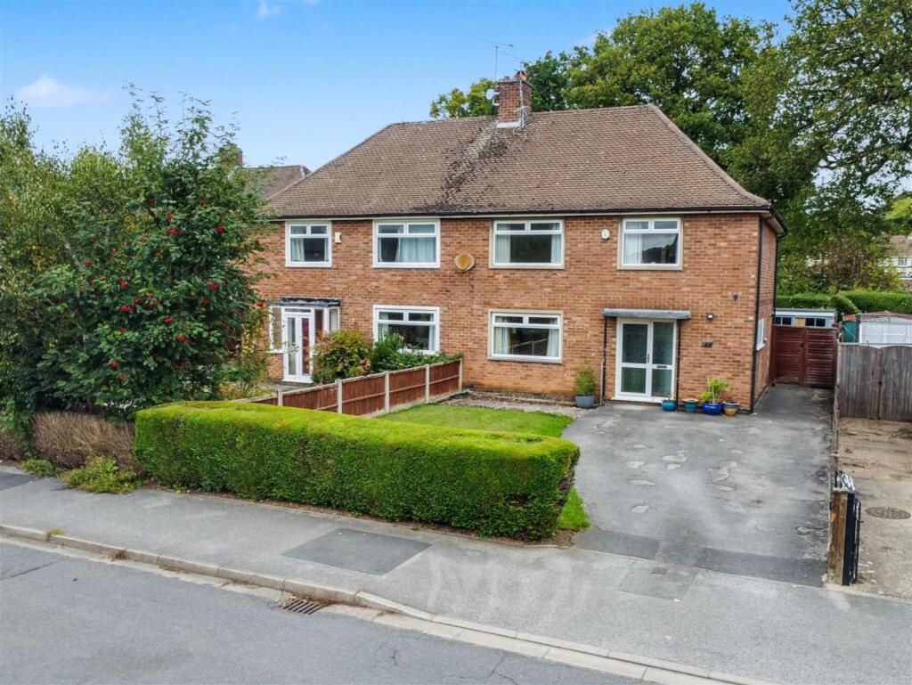 3-bed semi-detached on Ewe Lamb Lane, Bramcote, £260,000