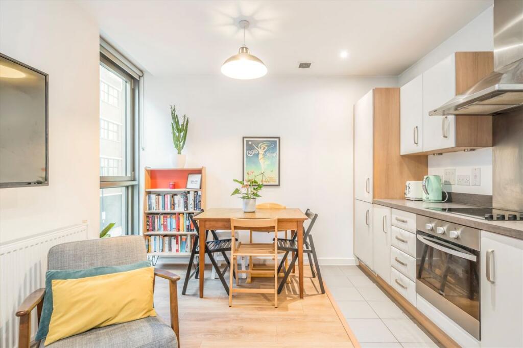 Apartment in London, St Luke's, Islington - View 4
