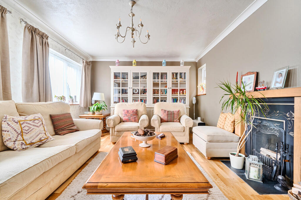 House in High Wycombe, Hughenden Valley, Totteridge - More
