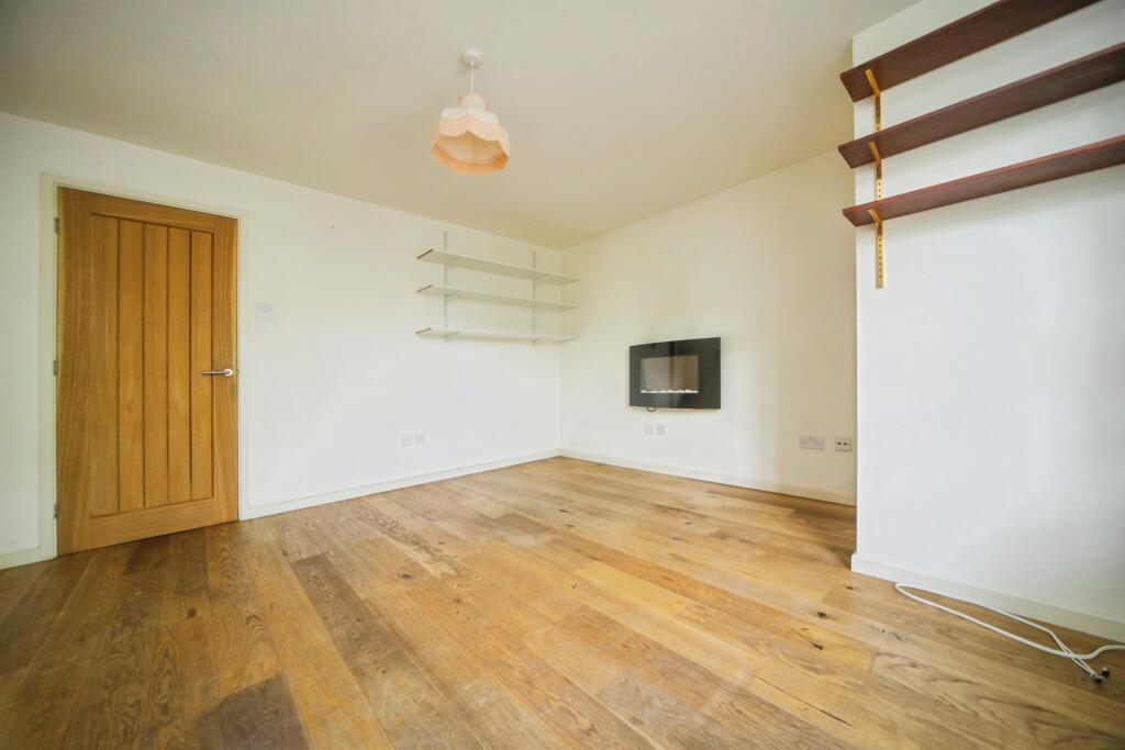 Apartment in Ipswich - More