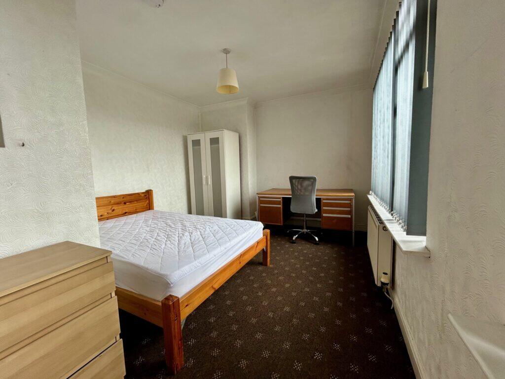 6 bedroom property for rent