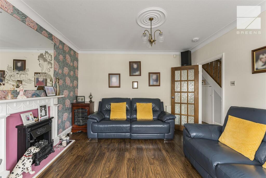 House in London, Highams Park - View 4