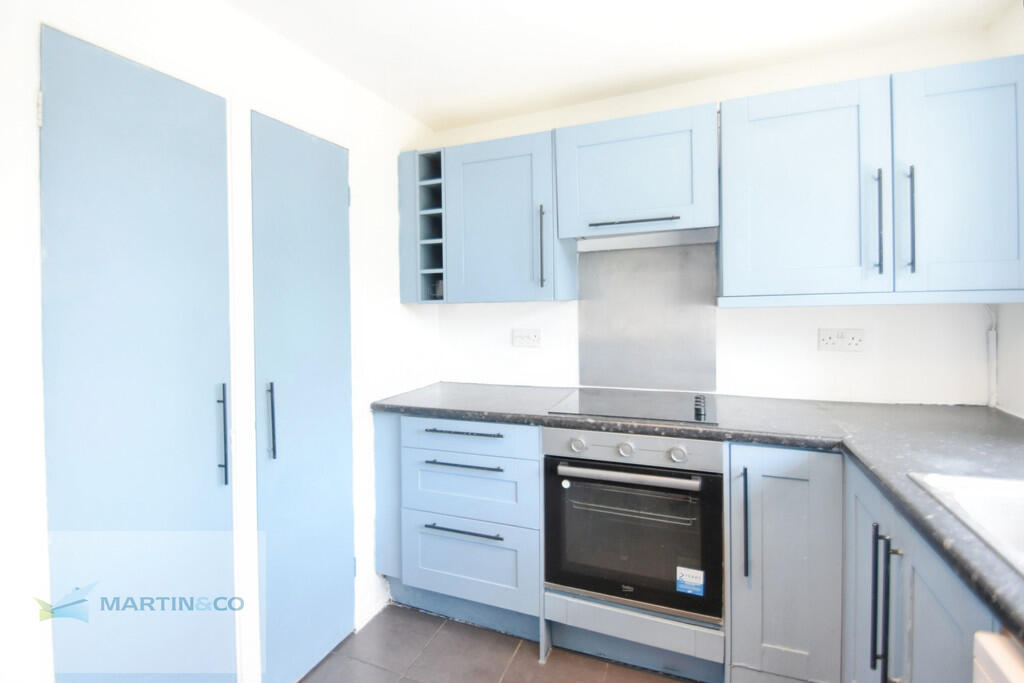 Apartment in Elmbridge, Surrey - View 6