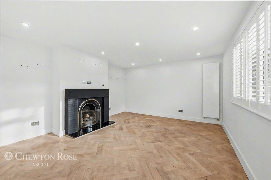 Hilltop Close, Ascot photo 3