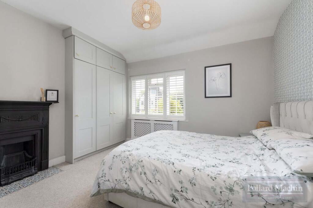 House in London, Waddon - More