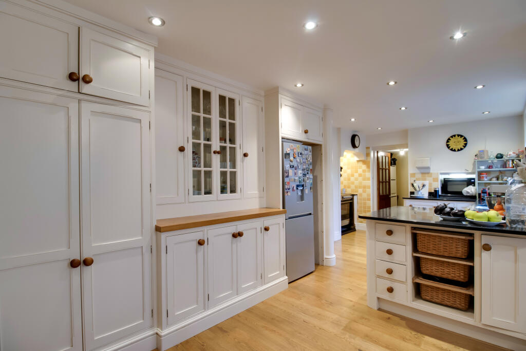 Fourwinds, Broomhall Avenue, Wakefield, West Yorkshire photo 4