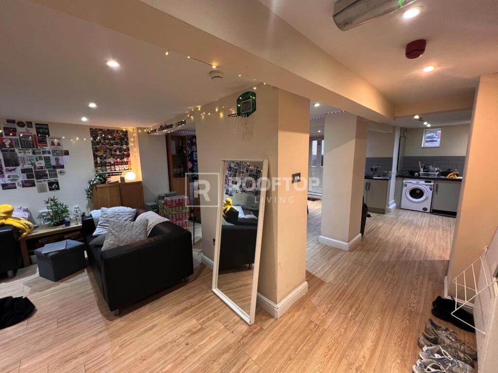 House in Leeds, Hyde Park - View 5