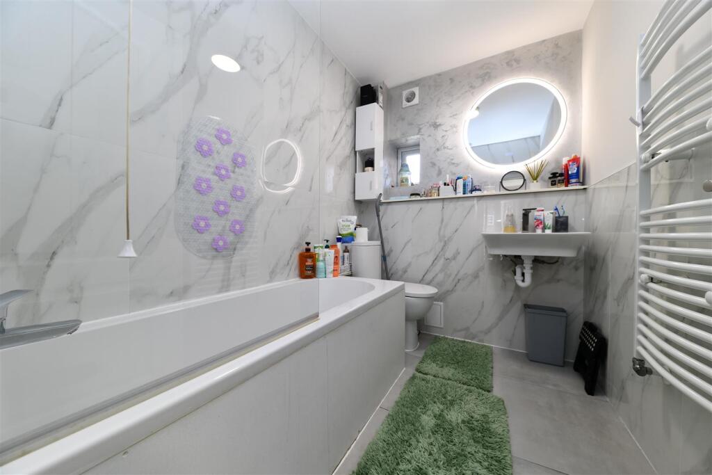 Apartment in Stevenage, Bedwell - More