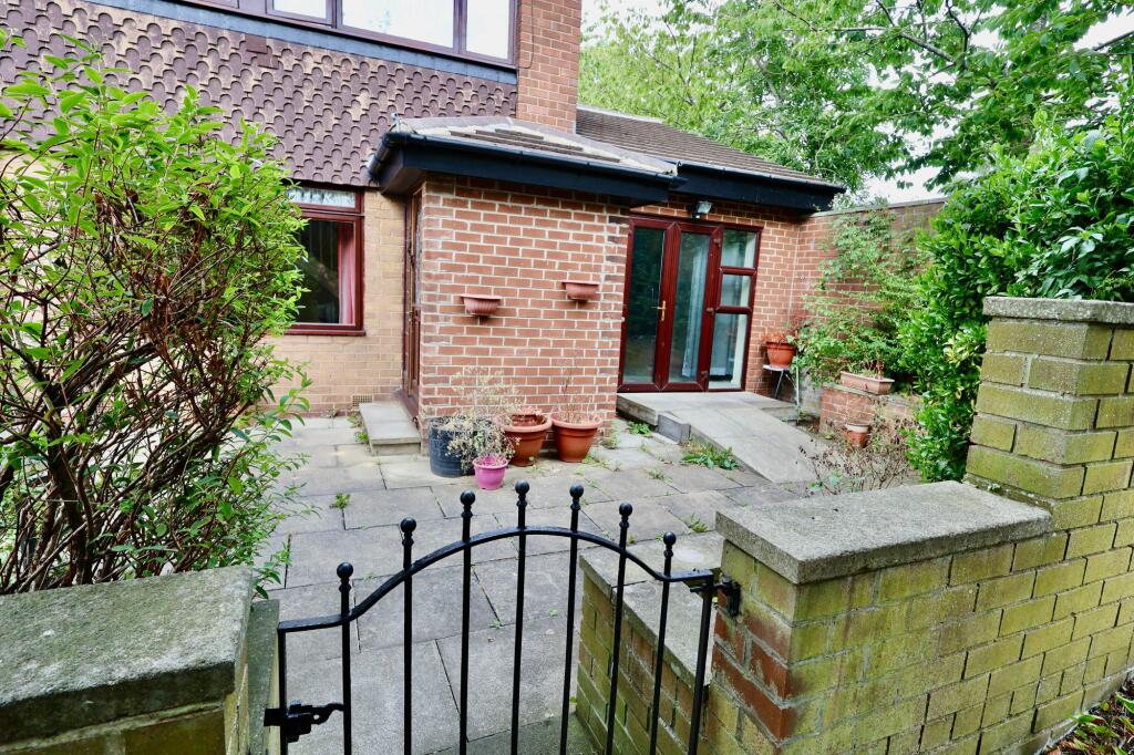 Hamilton Court, Gateshead, NE8 photo 2