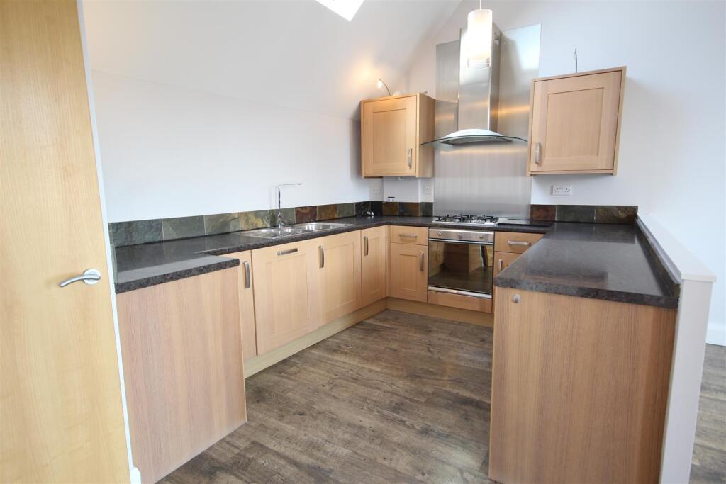 House in Hull - View 2