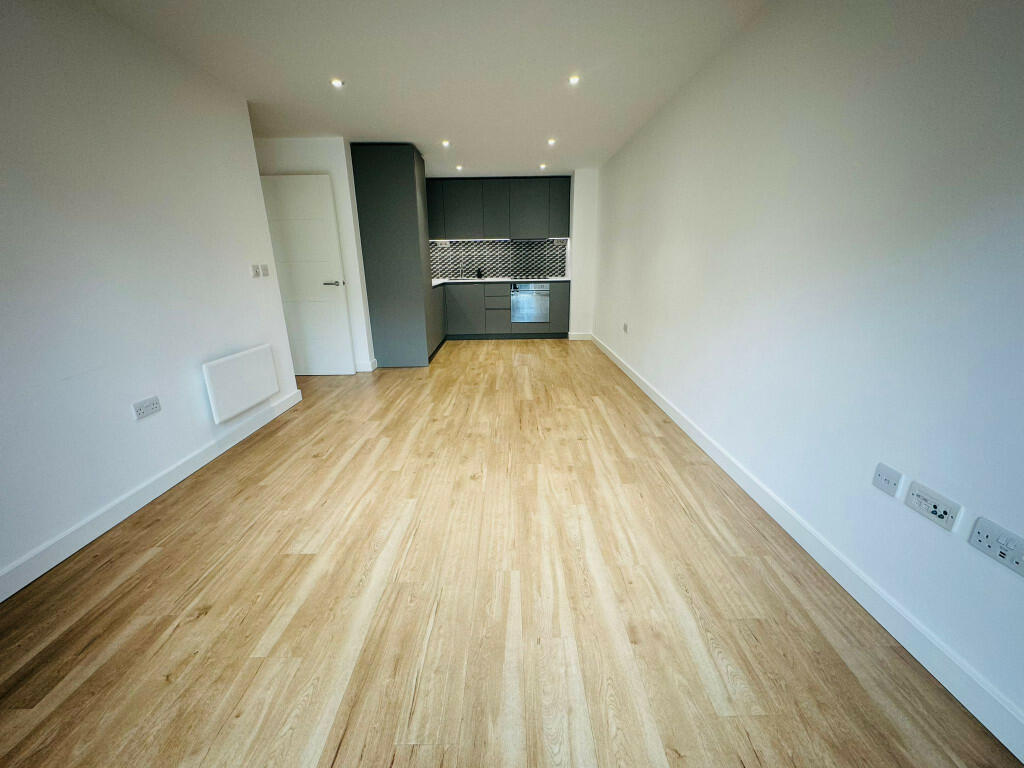 Castleton House, 26 Aerodrome Road, London, NW9 photo 2