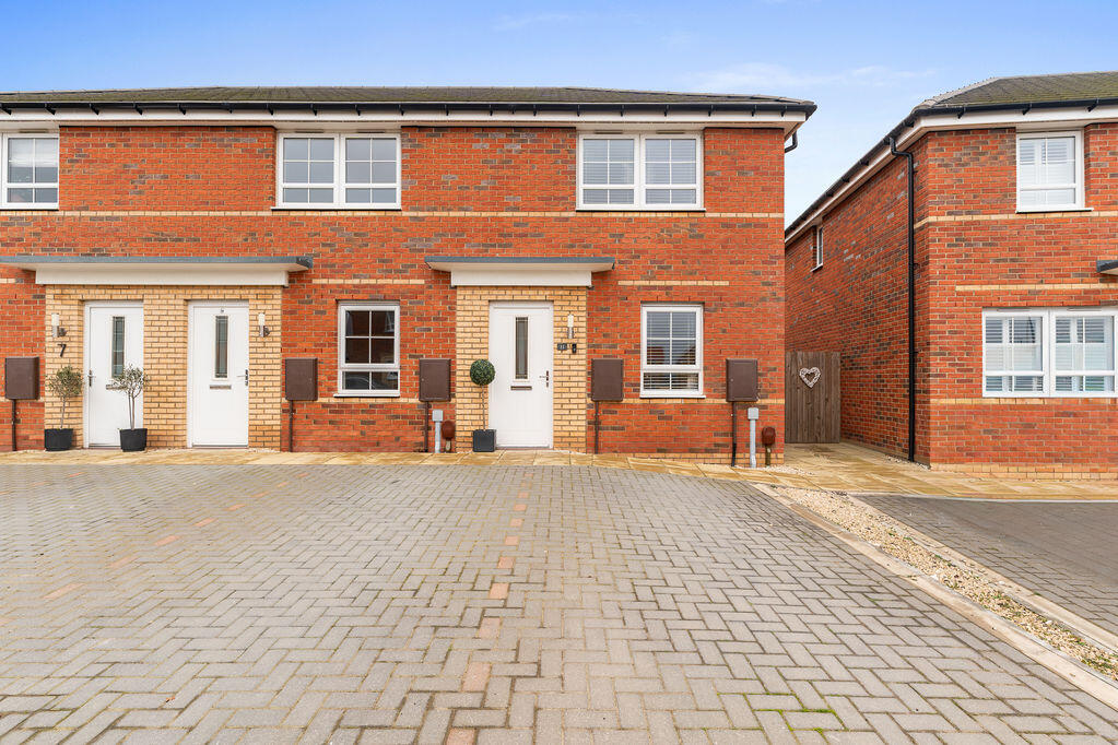 2-bed semi-detached on Wellington Avenue, New Waltham, £175,000