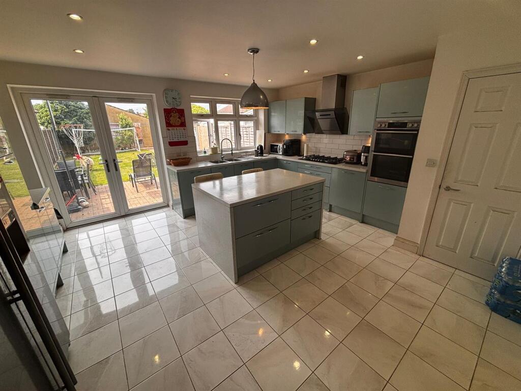 Heathcote Avenue, Hatfield photo 2
