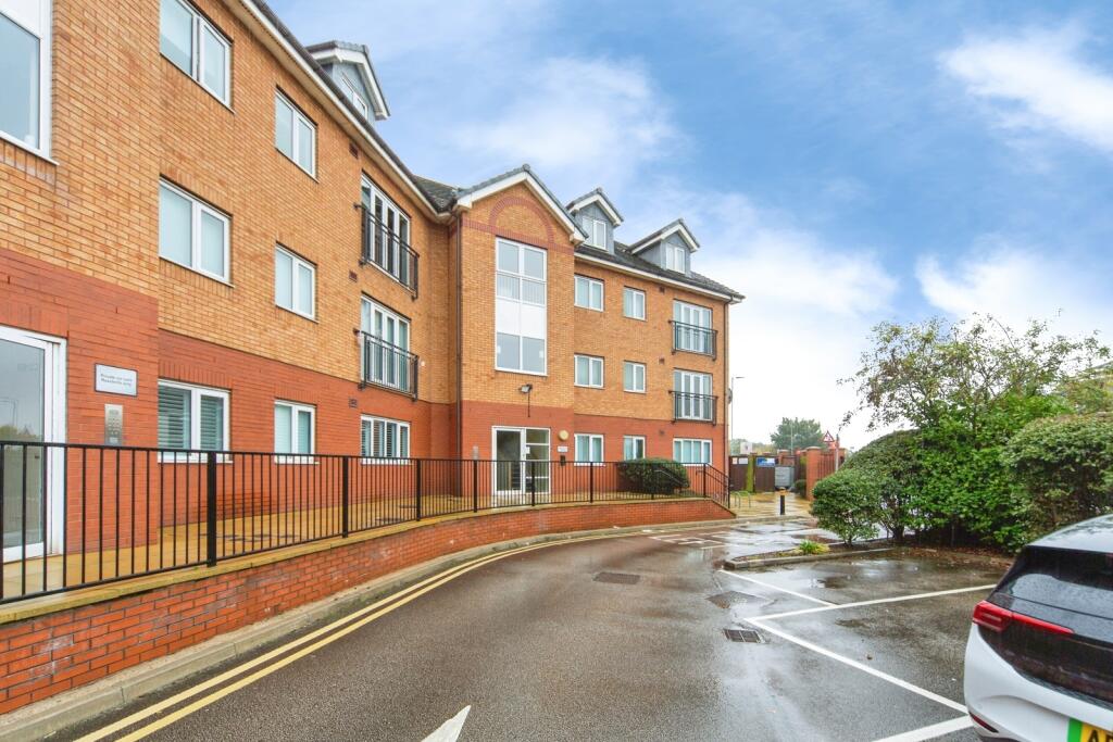 2-bed flat on Taylforth Close, Walton, Liverpool, L9, £90,000