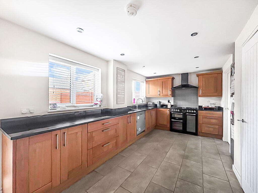 Merlin Drive, Quedgeley, Gloucester, GL2 4NL photo 4