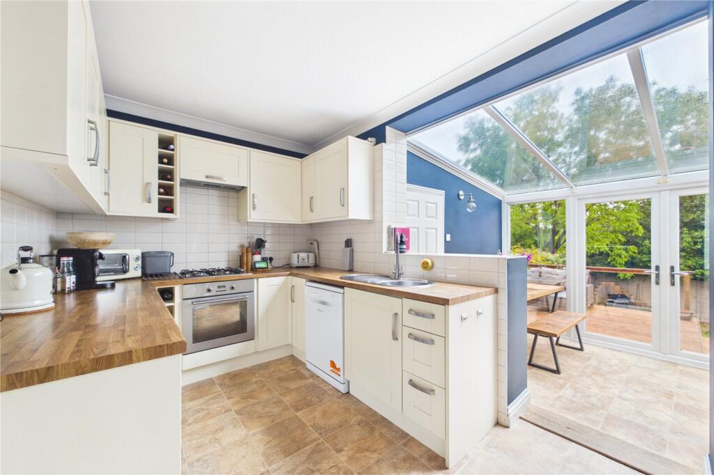 Coniston Drive, Tilehurst, Reading, Berkshire, RG30 photo 4