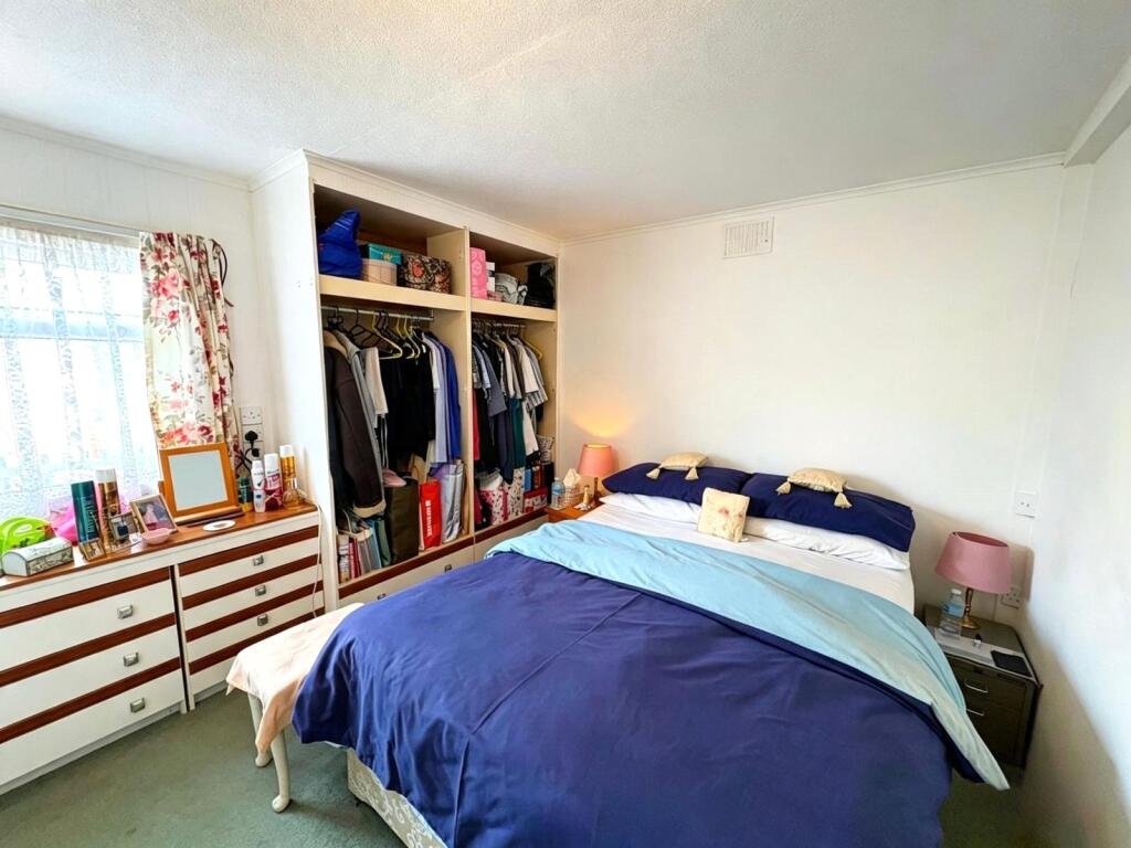 House in Stratford-on-Avon, Wootton Hall Residential Park, Wootton Wawen - More